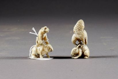 Deux Netsukés animaliers. Figurant chacun...