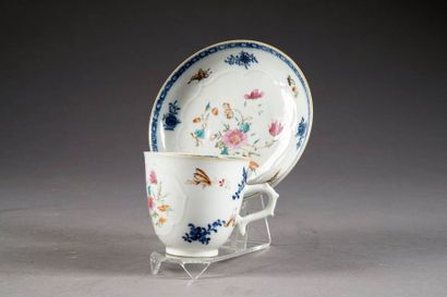 Tasse et sa Soucoupe. Porcelaine de Chine...
