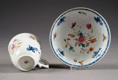 Tasse et sa Soucoupe. Porcelaine de Chine...