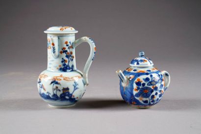 Théière et Verseuse. Décor végétal dans la...