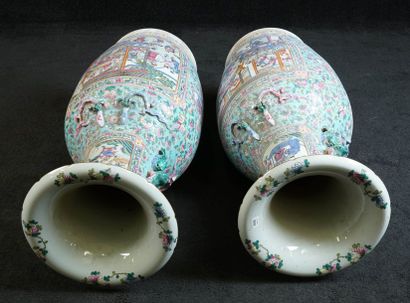 Paire de très grands Vases balustre. Col...