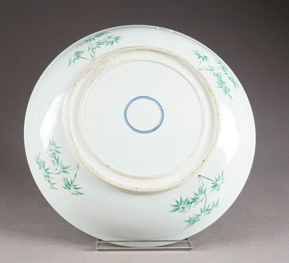 Grande Coupe ronde. Ornée d'un large médaillon...