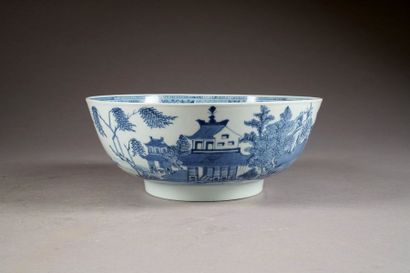 Coupe ronde sur Pied talon. Décor, circulaire,...