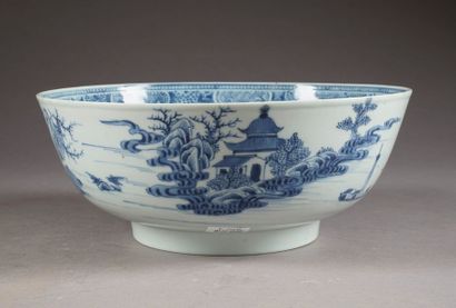 Coupe ronde sur Pied talon. Décor, circulaire,...