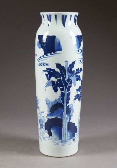 Vase de style Transition. Col feuillé. Décor,...