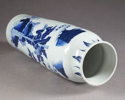 Vase de style Transition. Col feuillé. Décor,...