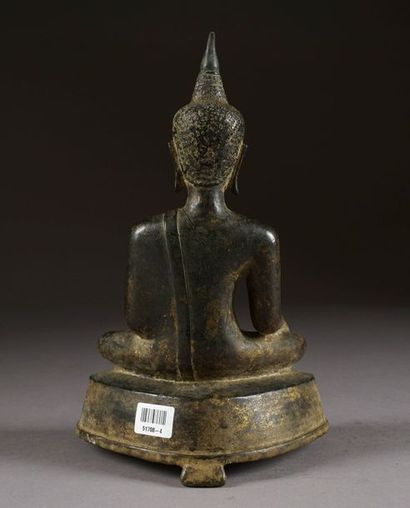 Bouddha Shakyamuni. Assis en méditation,...