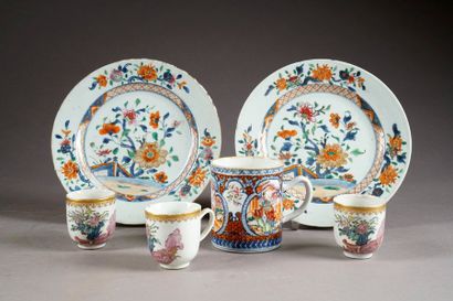 Paire d'Assiettes. Décor à la palissade fleurie...