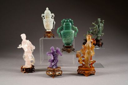 Collection de deux Vases couverts et quatre...