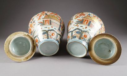 Arita
Paire de grandes potiches couvertes...