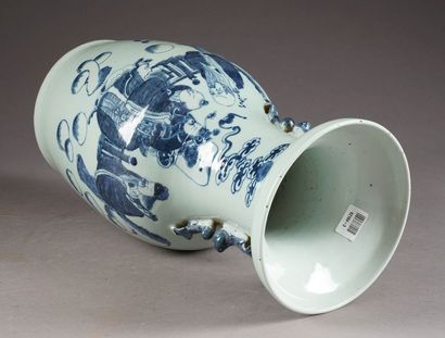 Vase Maillet. Col animé de quatre Chimères....