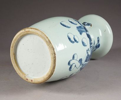 Vase Maillet. Col animé de quatre Chimères....