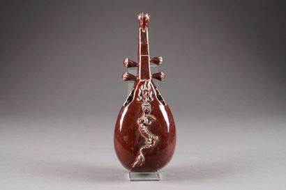 Liuqin (luth chinois). Décoré d'un chilong...