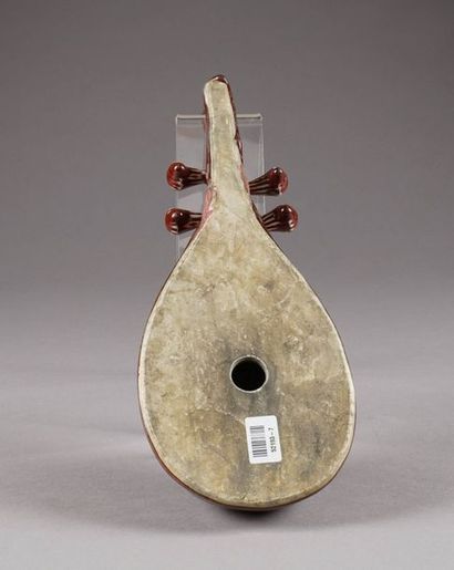 Liuqin (luth chinois). Décoré d'un chilong...
