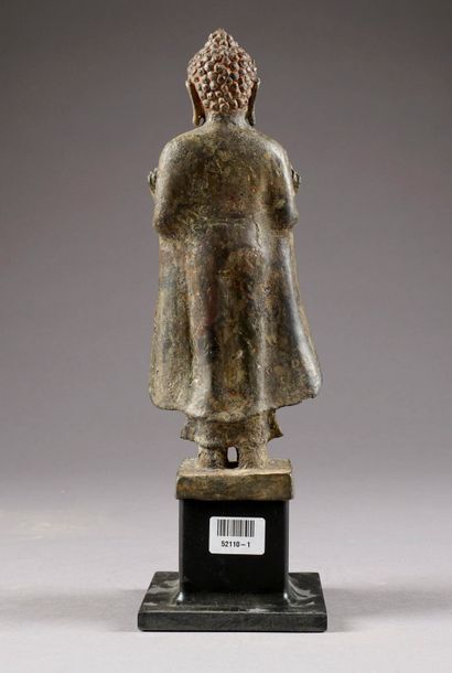 Bouddha Dvaravati. Figuré debout, les mains...