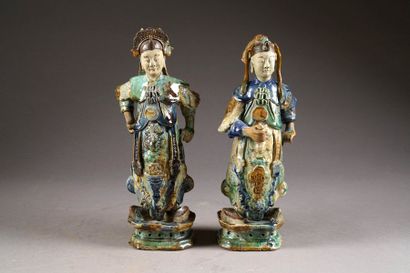 Deux Dignitaires. Paire de statuettes en...