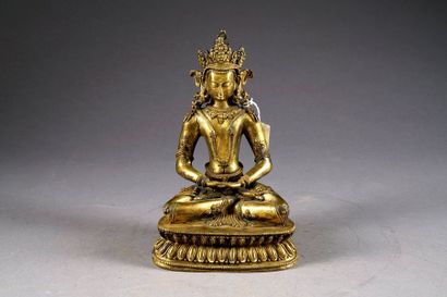 Bouddha Amitayus. Représenté assis en padmasana,...