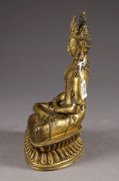 Bouddha Amitayus. Représenté assis en padmasana,...