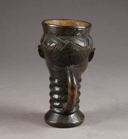 Coupe céphalomorphe Kuba. Bois sculpté à...