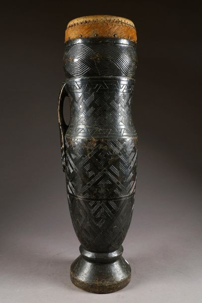 Grand Tambour Kuba de Forme cylindrique....