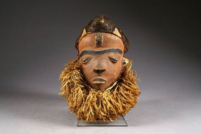 Masque Mbuya. Aux formes triangulées. Les...