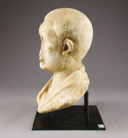 Buste de Sénateur Romain. Marbre blanc sculpté....