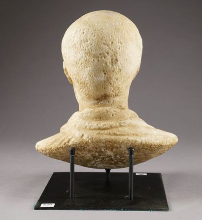 Buste de Sénateur Romain. Marbre blanc sculpté....