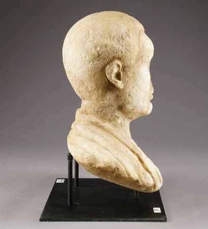 Buste de Sénateur Romain. Marbre blanc sculpté....