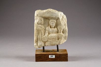 Attis et Cybèle. Bas-relief en marbre sculpté....