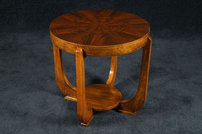 Table basse Art Déco. De forme circulaire....