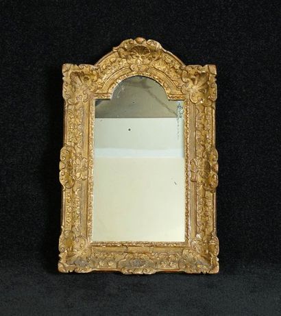 Miroir Régence. Fronton cintré et encadrement...