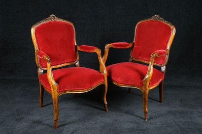 Paire de Fauteuils de Style Régence. Sommés...