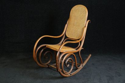 Rocking Chair. Dossier et assise tendus de...