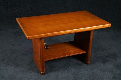 Table à transformation. Double tablette rabattable...
