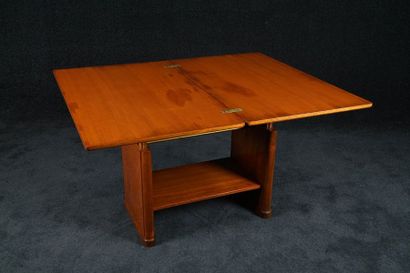 Table à transformation. Double tablette rabattable...