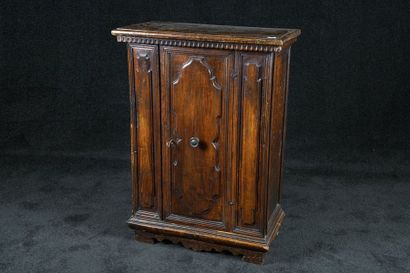 Dresse d'Appui. Tablette ornée d'une frise...