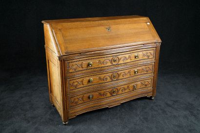 Bureau de Pente Louis XVI. Il présente un...