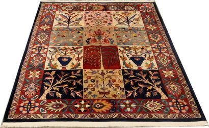 Tapis Bakhtiar. A décor de jardins arborés....