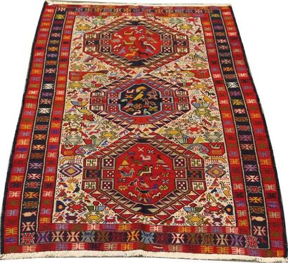 Carpette Azerbaïdjan. De type Soumak à décor...