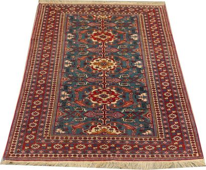 Carpette Ardebil. Elle présente des médaillons...