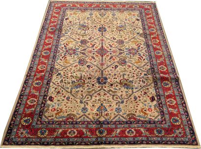 Tapis Anatolie. Décor d'animaux et de fleurs,...