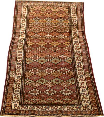 Carpette Caucase. Décorée d'une multitude...