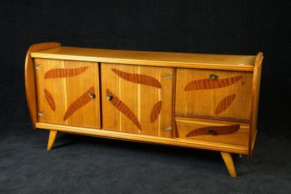 Dressoir Vintage. Il ouvre par deux portes,...