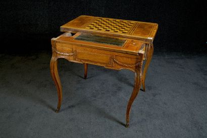 Table à Jeux. Montage d'une tablette en acajou...