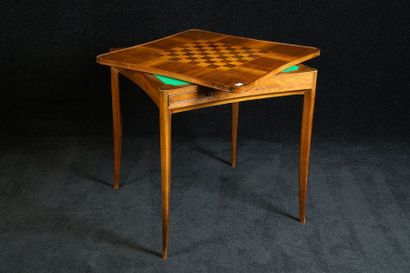 Table à Jeux. Prévue pour les jeux d'échecs,...