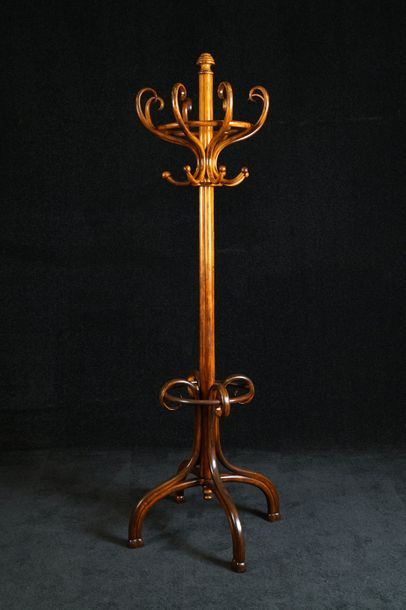 Portemanteau. La partie supérieure présente...