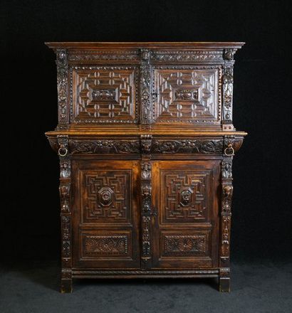 Cabinet Renaissance. Corniche droite à frise...