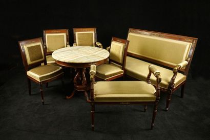 Salon de Style Empire. Il se compose d'un...