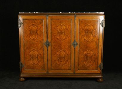 ALFRED CHAMBON
Armoire. Sommée d'un marbre...