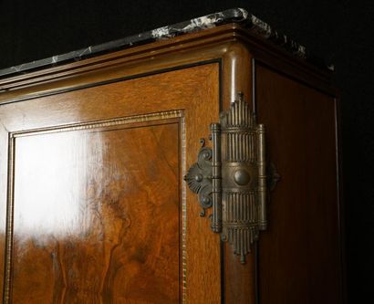 ALFRED CHAMBON
Armoire. Sommée d'un marbre...